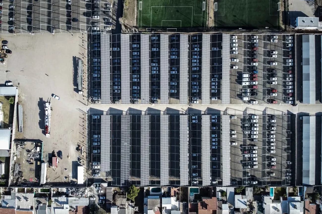 Vista aerea del parco solare Mundo Maipú, Córdoba